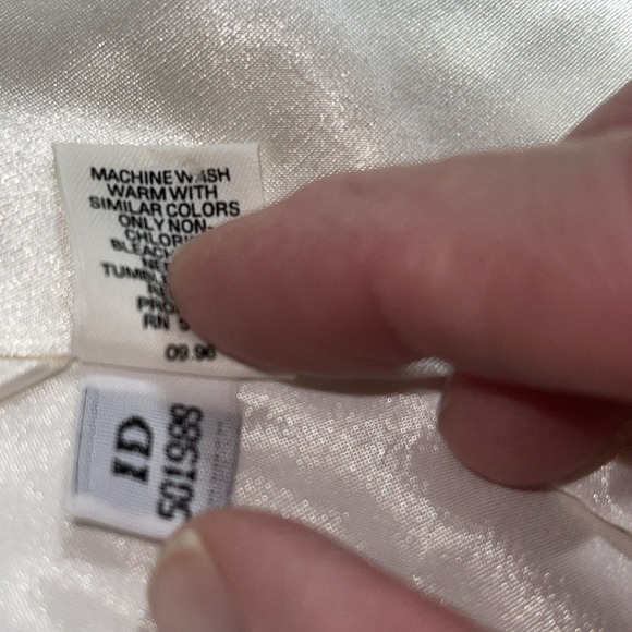 Victoria's Secret White Satin Robe - Picture 14 of 14